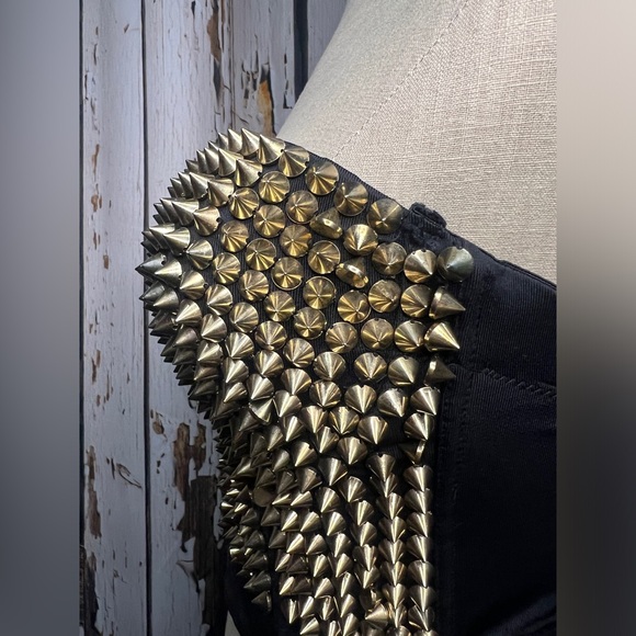 Oh yes Metallic Studded Crop Top - Picture 4 of 7